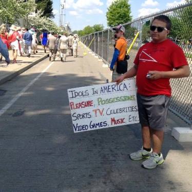 Justin Dean holding sign